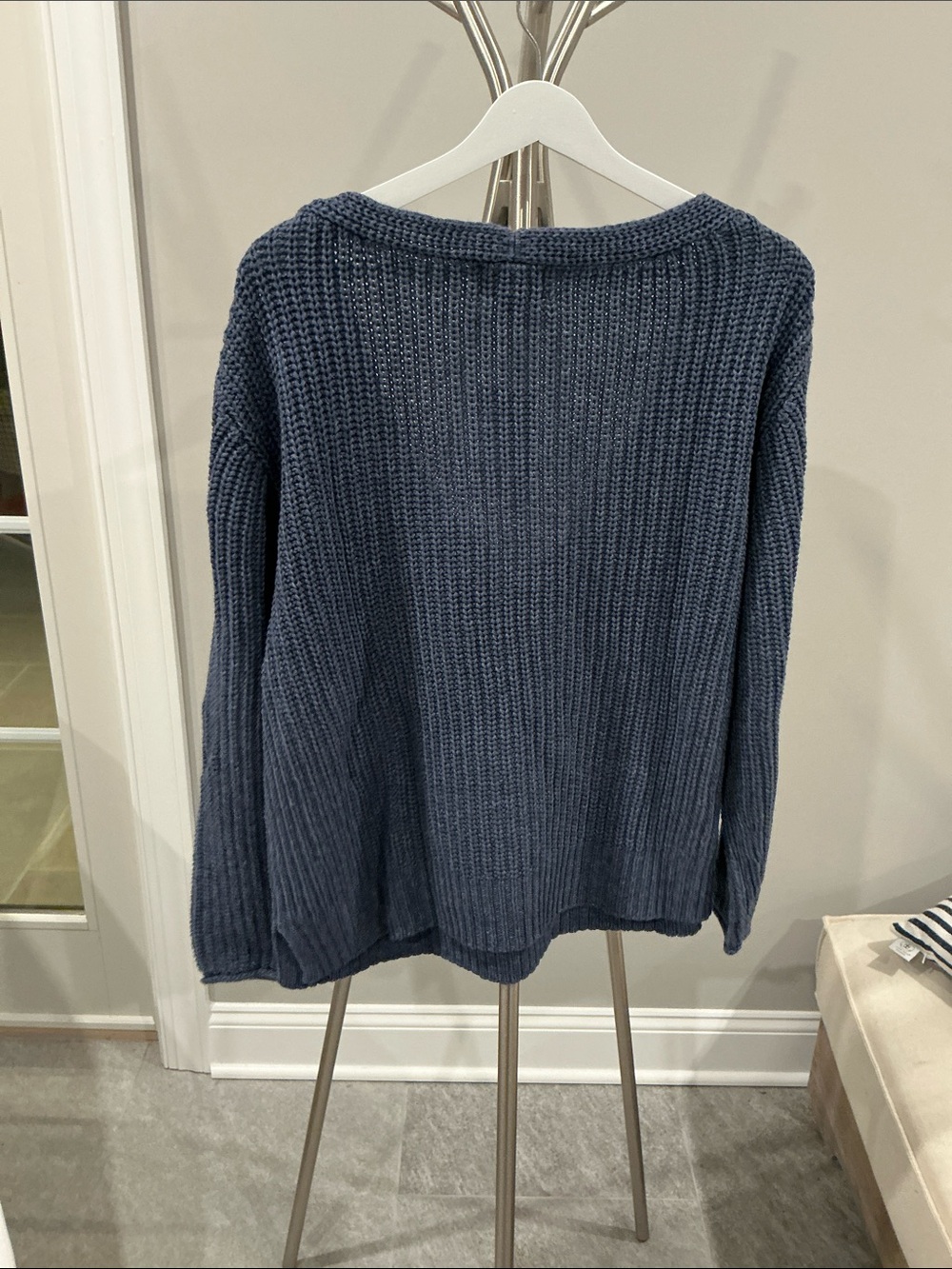 Navy V-Neck Ribbed Knit Sweater - Picture 6 of 7